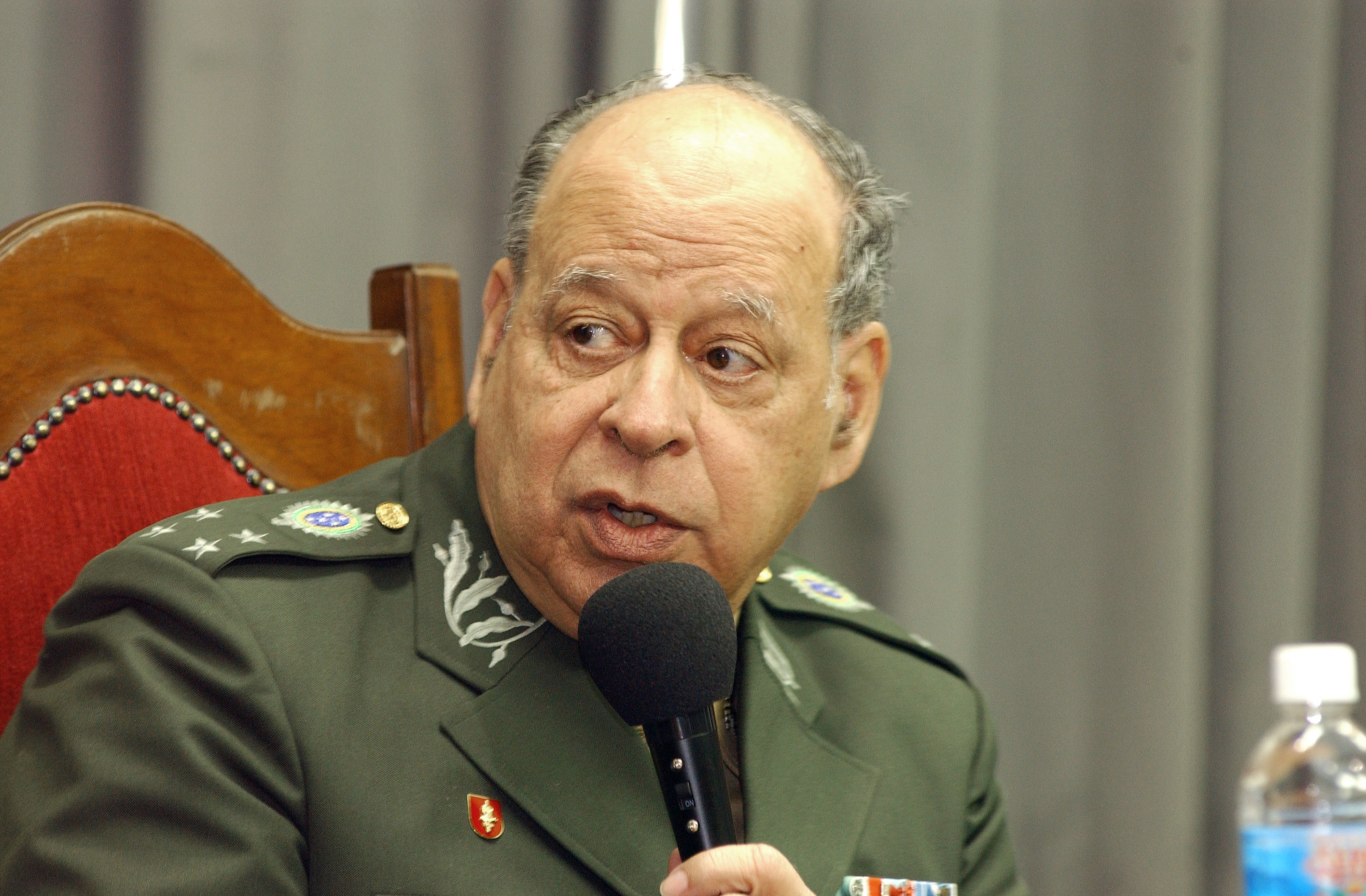 General-de-exrcito Luiz Edmundo Maia de Carvalho, comandante militar do Sudeste<a style='float:right;color:#ccc' href='https://www3.al.sp.gov.br/repositorio/noticia/03-2008/SoldiadoSoldado general carvalho-rob.jpg' target=_blank><i class='bi bi-zoom-in'></i> Clique para ver a imagem </a>